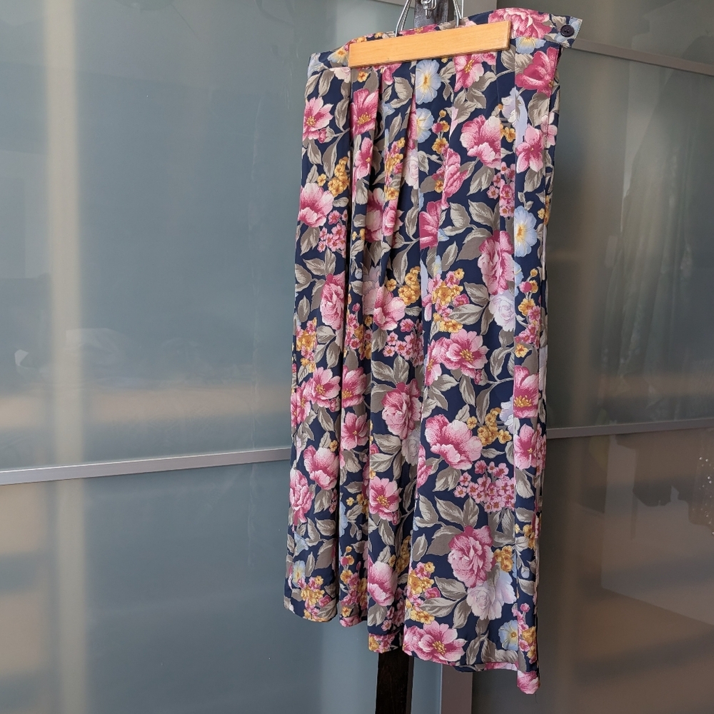 📼Vintage Koret A-Line Skirt in Navy with Pink Floral Pattern - Vintage 14